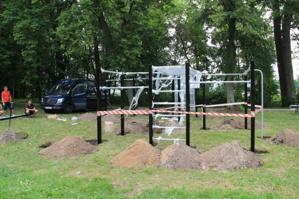 Budują pierwszy w Szczecinku plac street workout