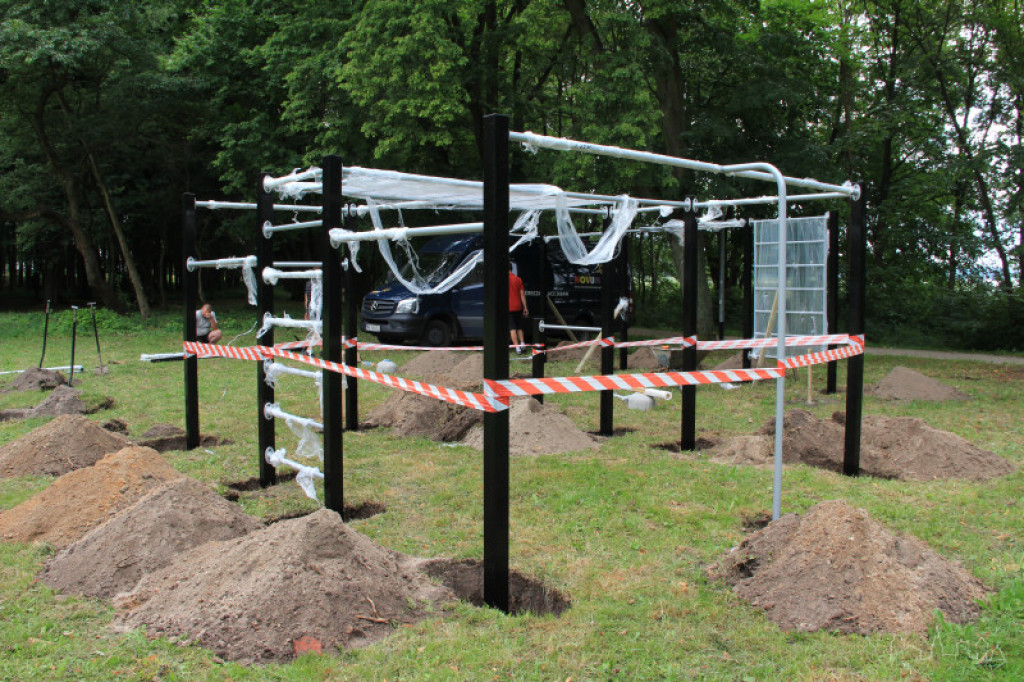 Budują pierwszy w Szczecinku plac street workout
