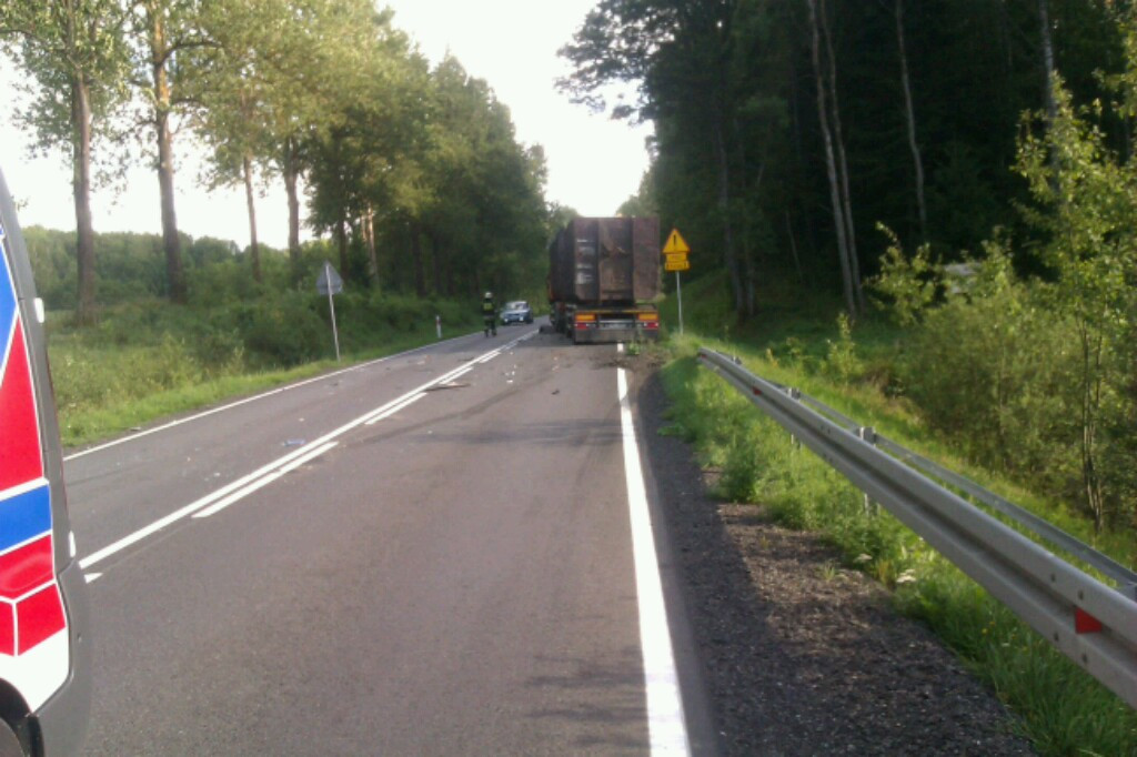 Wypadek na ?jedenastce? koło Wierzchowa. Dwie osoby w szpitalu