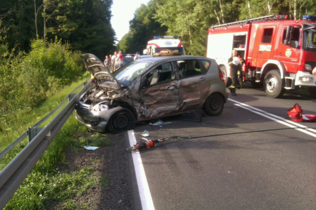 Wypadek na ?jedenastce? koło Wierzchowa. Dwie osoby w szpitalu