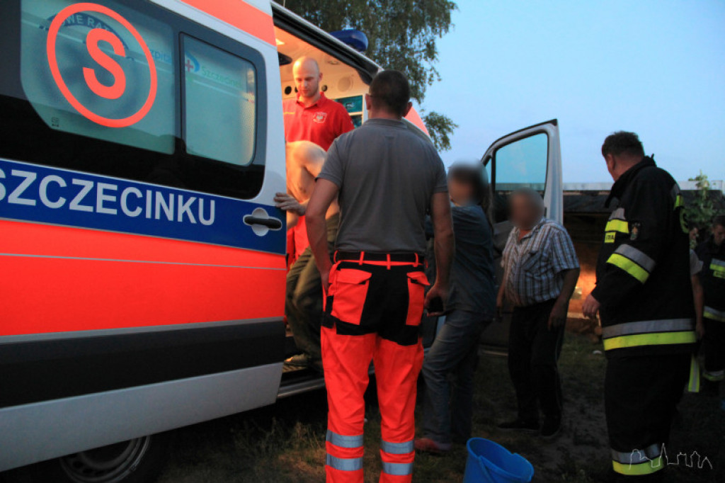 Mężczyzna wpadł do szamba, z pomocą ruszył syn