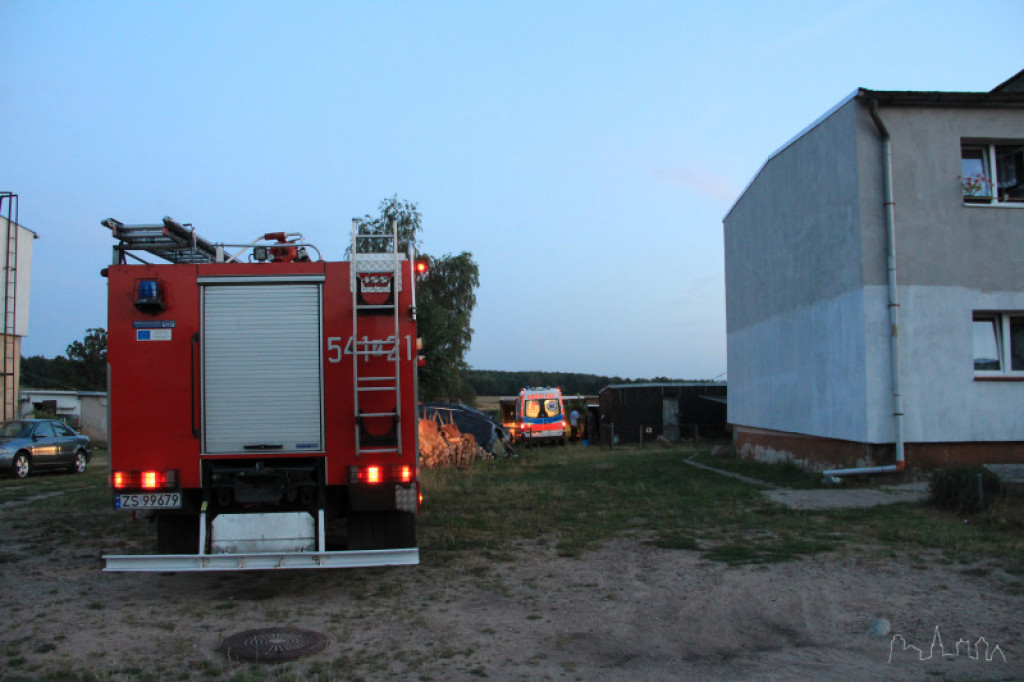 Mężczyzna wpadł do szamba, z pomocą ruszył syn
