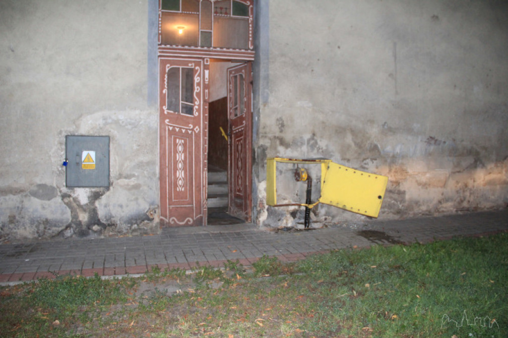 Samochód wjechał w budynek