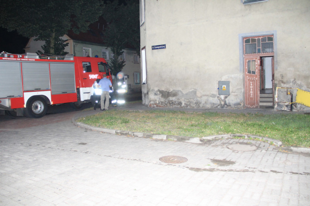 Samochód wjechał w budynek