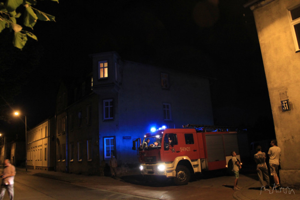 Samochód wjechał w budynek