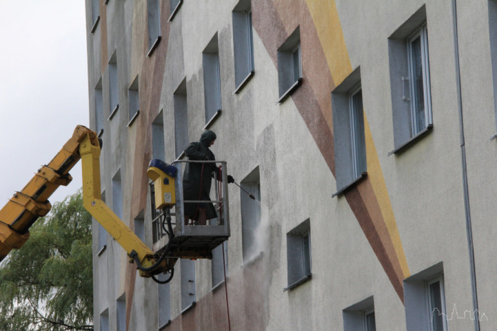 Spółdzielnia czyści bloki. Zobacz efekt