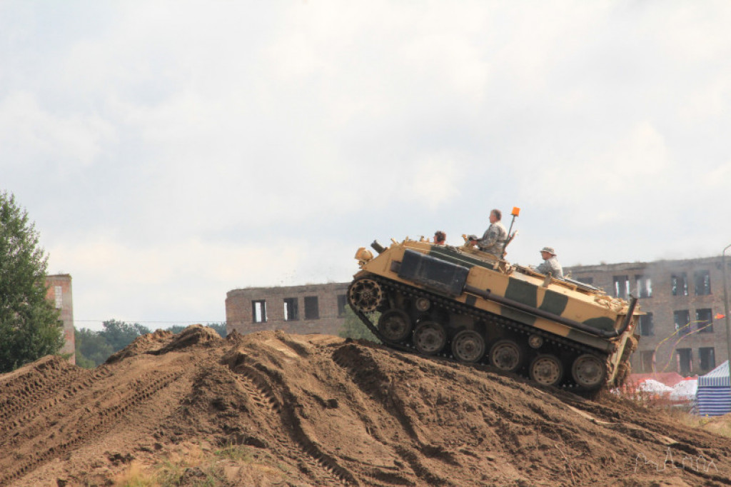 XI Międzynarodowy Zlot Pojazdów Militarnych ?Gąsienice i podkowy? Borne Sulinowo 2014