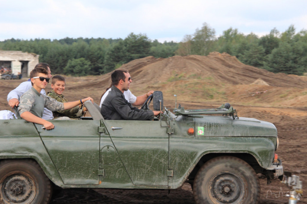 XI Międzynarodowy Zlot Pojazdów Militarnych ?Gąsienice i podkowy? Borne Sulinowo 2014