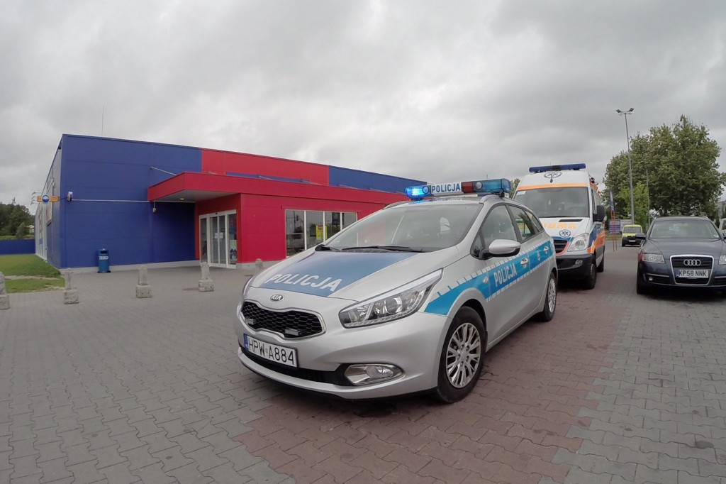 Z Tesco zrobił sobie knajpę. Wypił na miejscu dwie butelki wódki