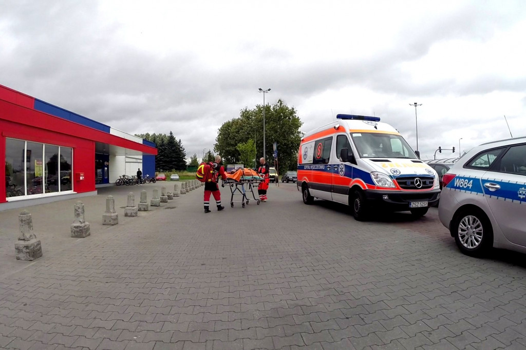 Z Tesco zrobił sobie knajpę. Wypił na miejscu dwie butelki wódki
