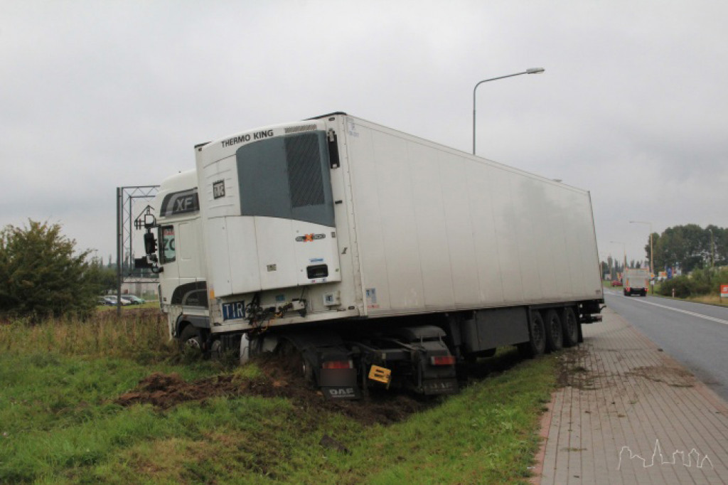 TIR wypadł z drogi