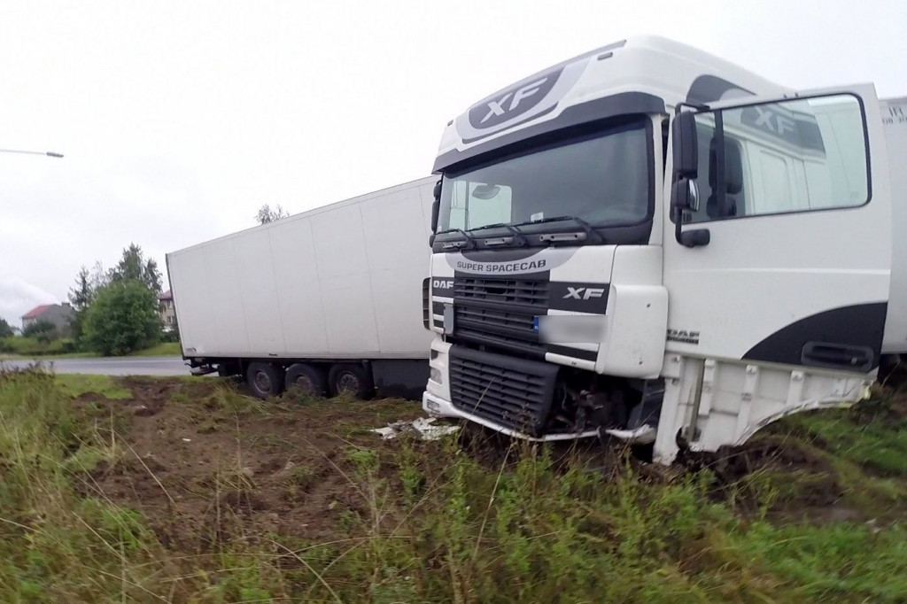 TIR wypadł z drogi