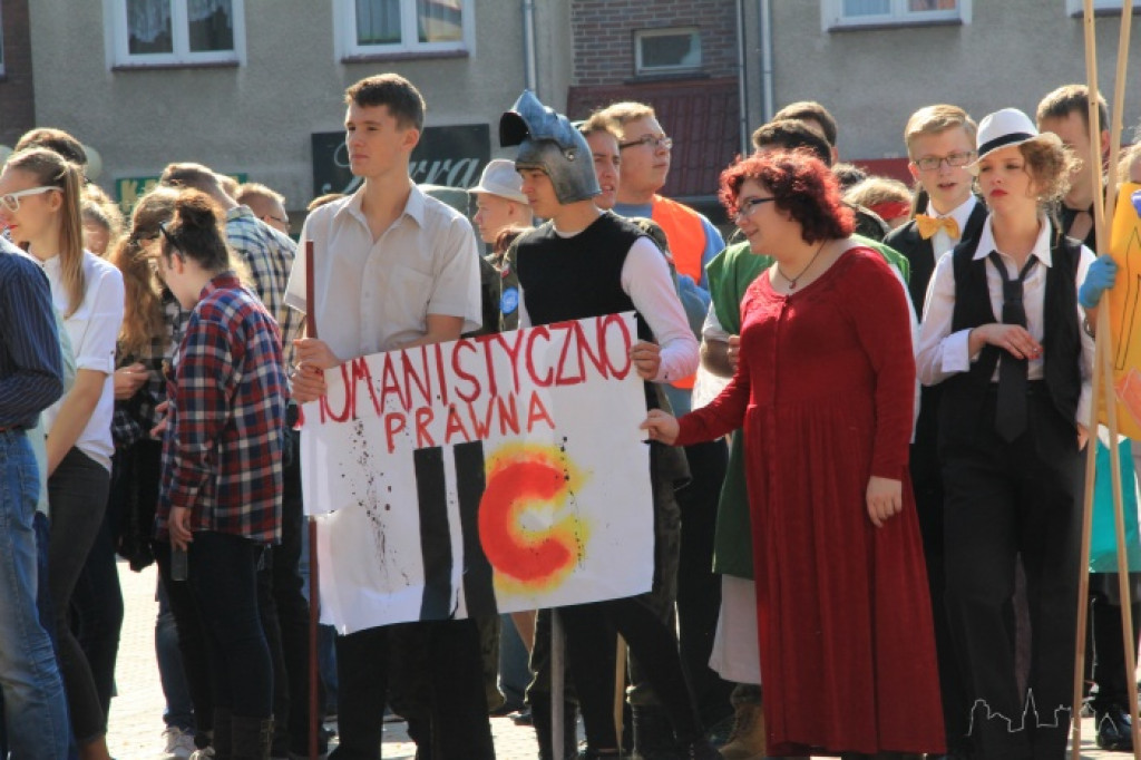 Święto I LO. Elżbietanki na ulicach