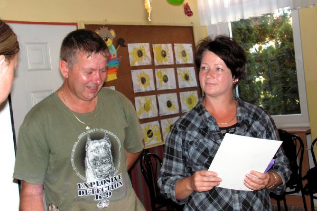 Przyjazne relacje przedszkolaków z Tęczy z psami