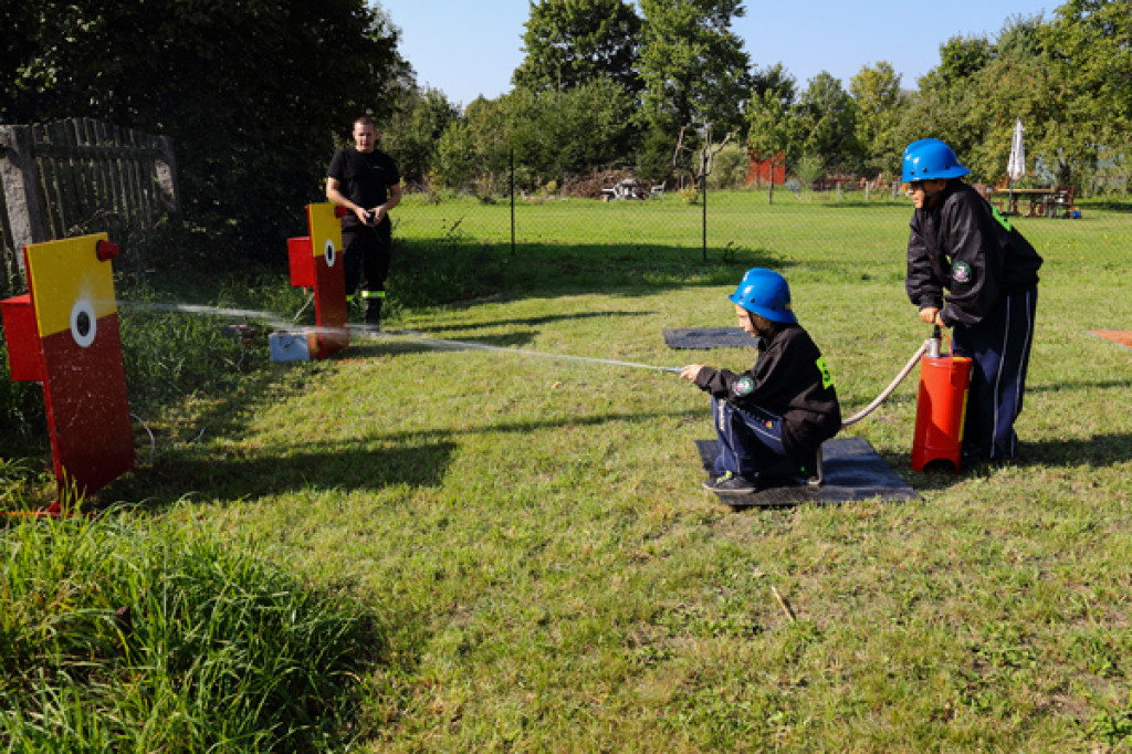 Ćwiczenia młodzieżowych drużyn OSP Łubowo i OSP Lotyń / fot. Magdalena Haas