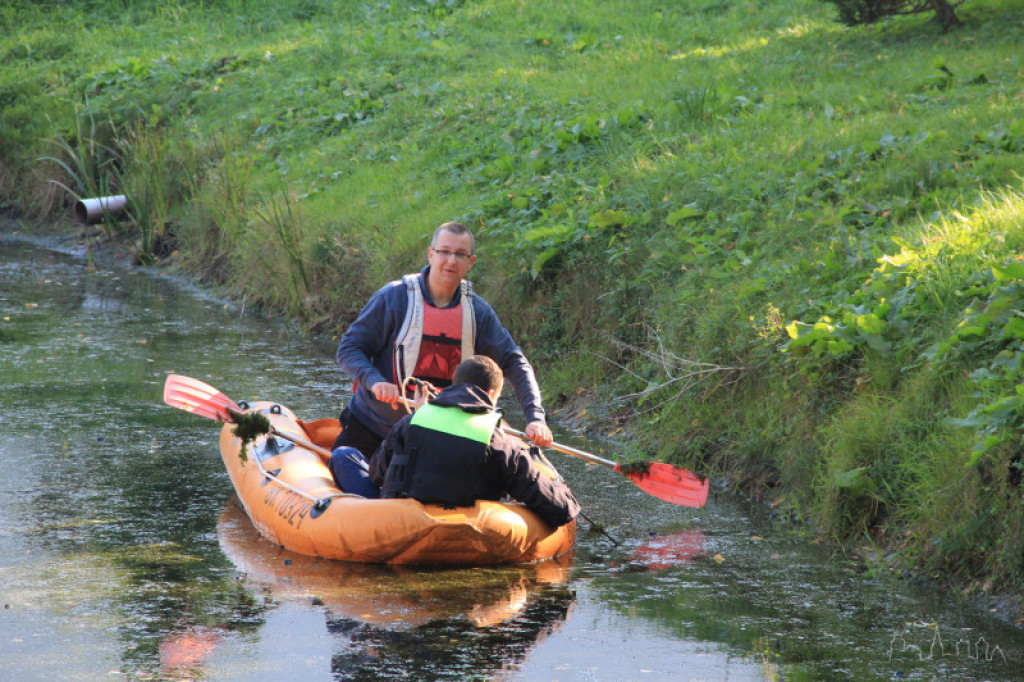 Eksperyment na Świątkach. Mikroorganizmy mają ?zjeść? glony