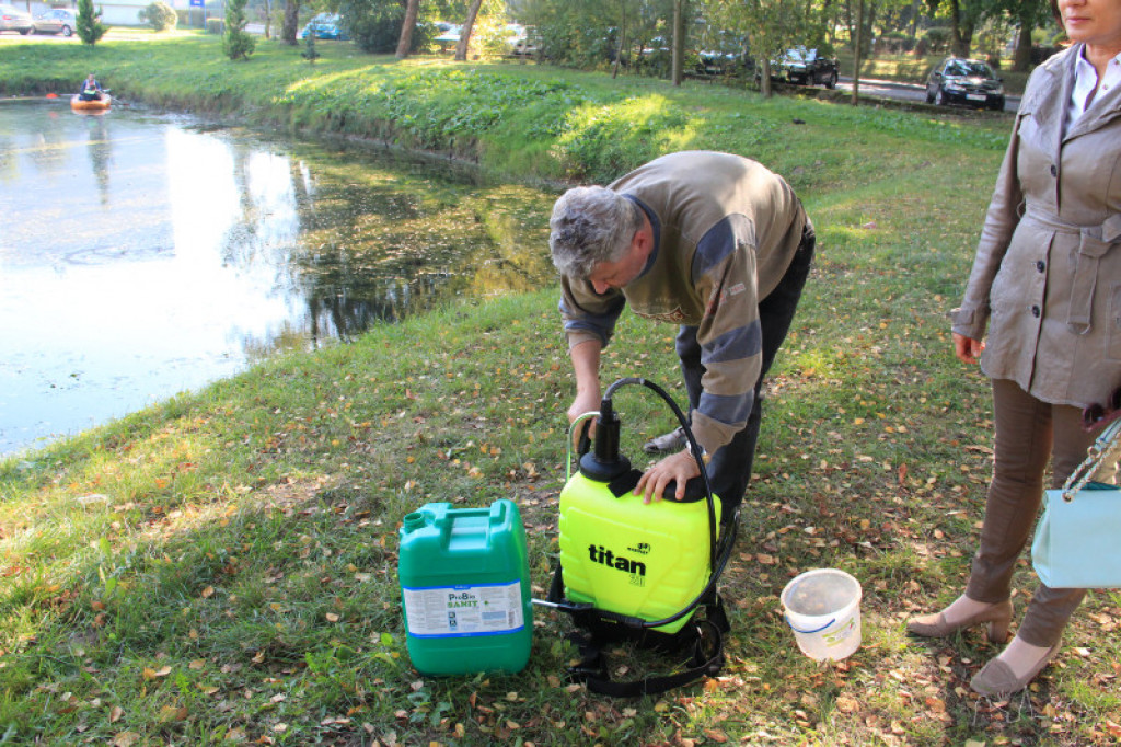 Eksperyment na Świątkach. Mikroorganizmy mają ?zjeść? glony