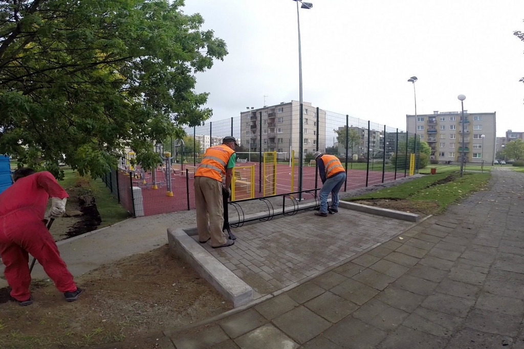 Na Zachodzie powstaje nowe boisko i siłownia