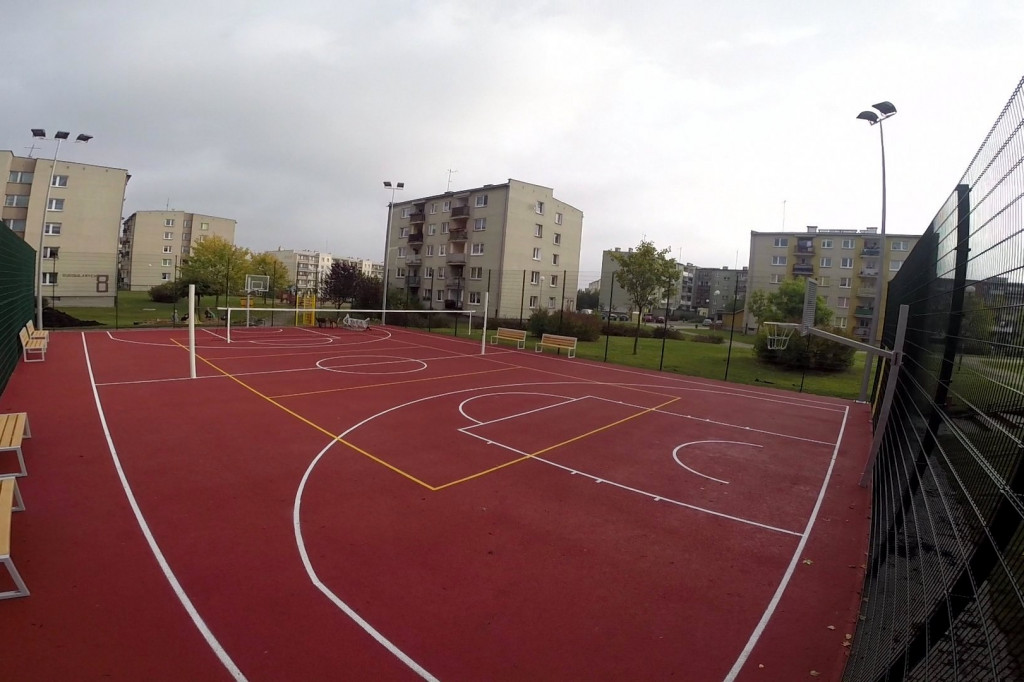 Na Zachodzie powstaje nowe boisko i siłownia