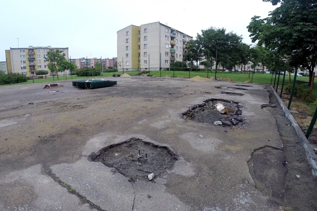 Na Zachodzie powstaje nowe boisko i siłownia