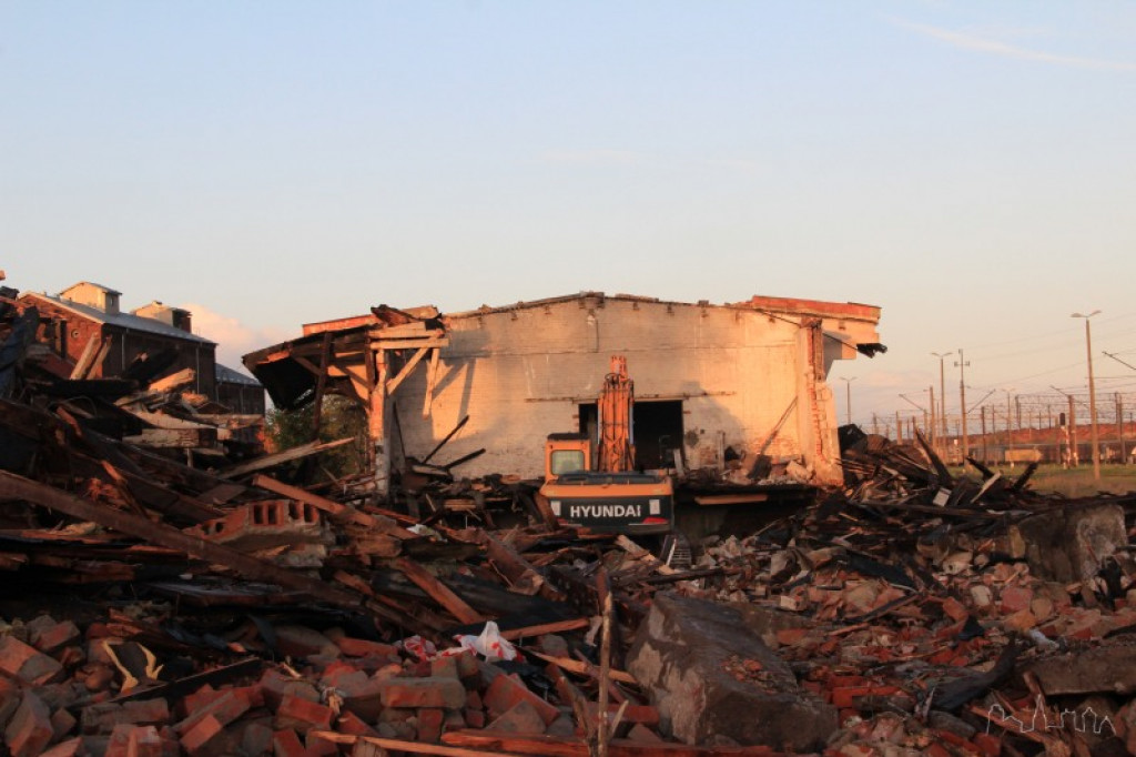 Ruina w końcu znika z krajobrazu dworca PKP