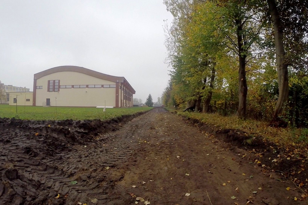 Ruszyła budowa bieżni przy Sobieskim