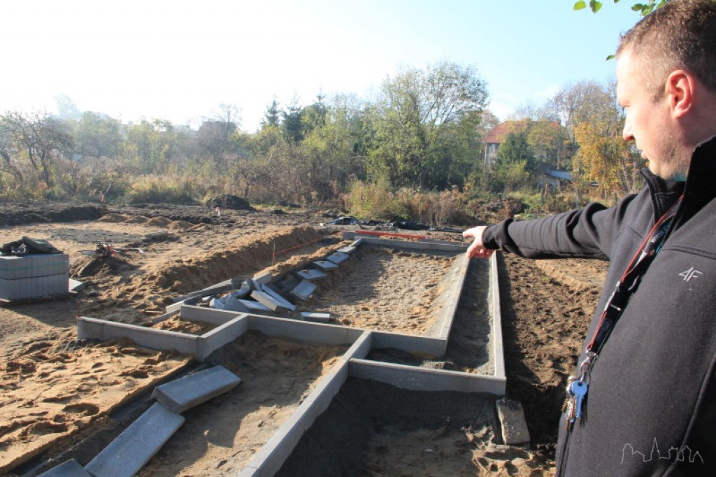 Bieżnia jeszcze nie skończona a już zdemolowana