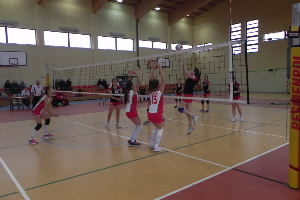 Młodziczki i kadetki Gryfa na start