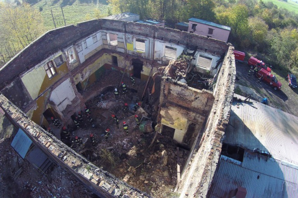 Zawalona gorzelnia w Grabiążu