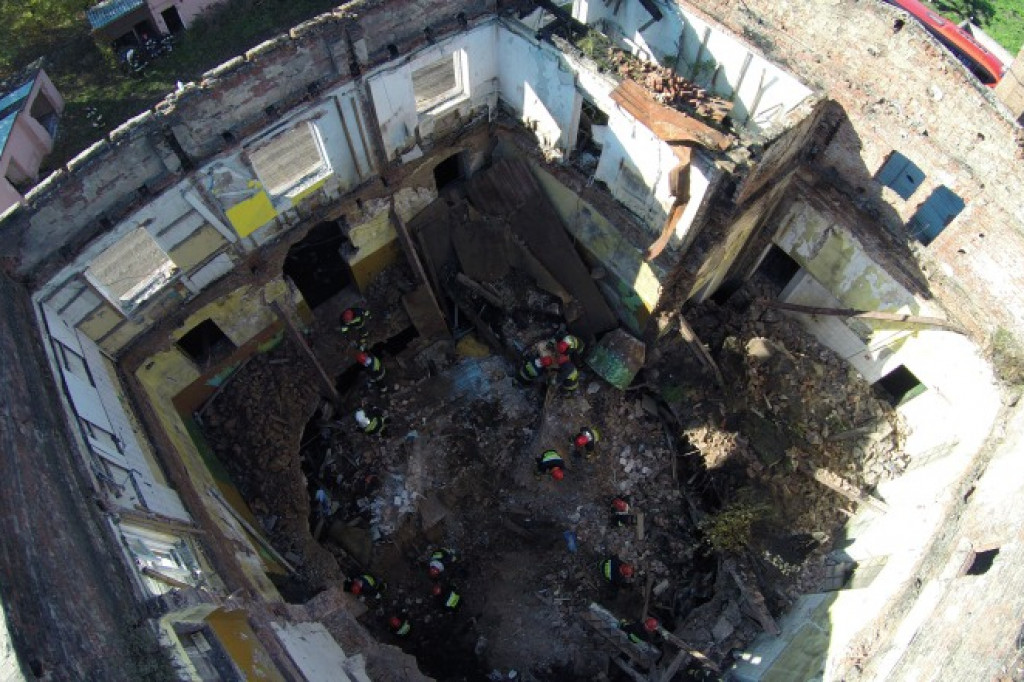 Zawalona gorzelnia w Grabiążu