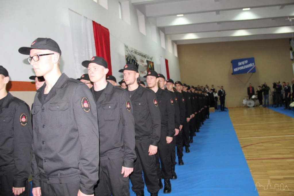 Przyszli strażacy i ratownicy ślubowali na sztandar