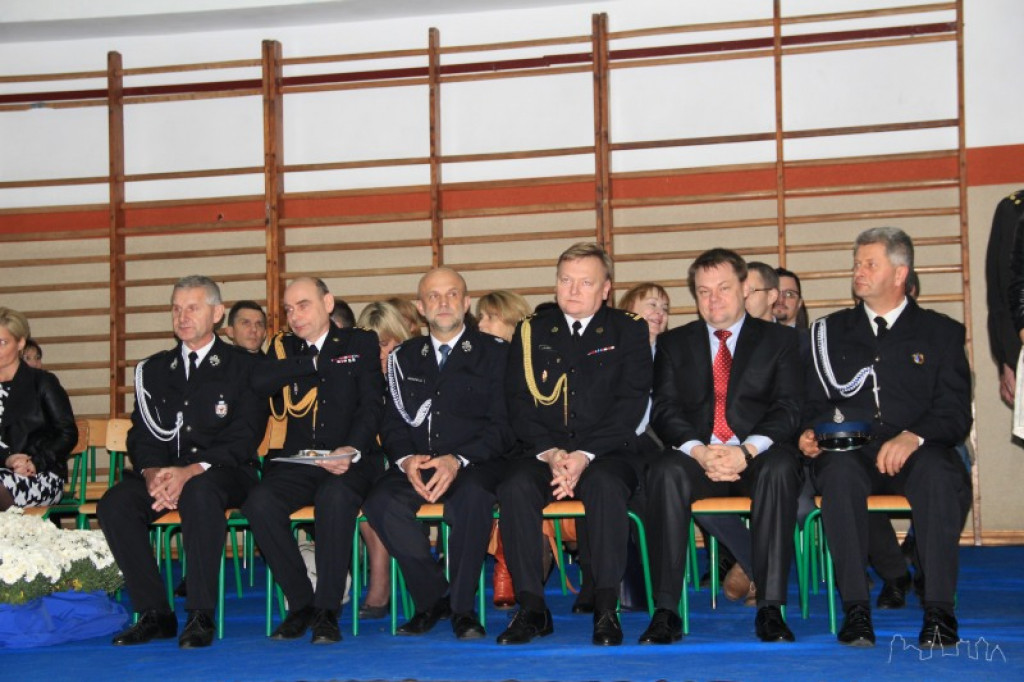 Przyszli strażacy i ratownicy ślubowali na sztandar