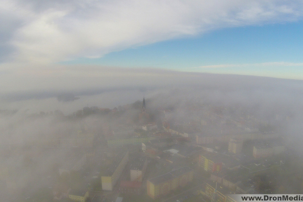 Dzień w dolinie mgieł... lot nad Szczecinkiem