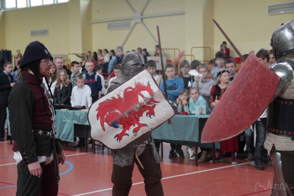 Rycerze i łucznicy w Turowie [wideo]
