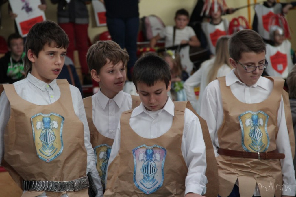 Rycerze i łucznicy w Turowie [wideo]