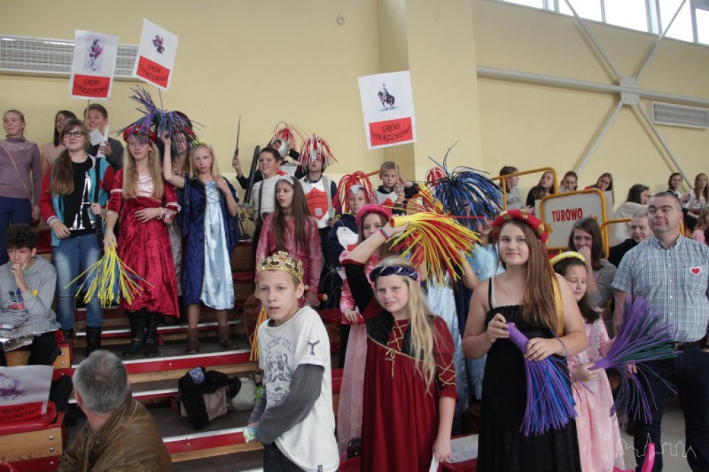 Rycerze i łucznicy w Turowie [wideo]