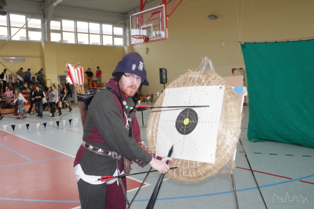 Rycerze i łucznicy w Turowie [wideo]