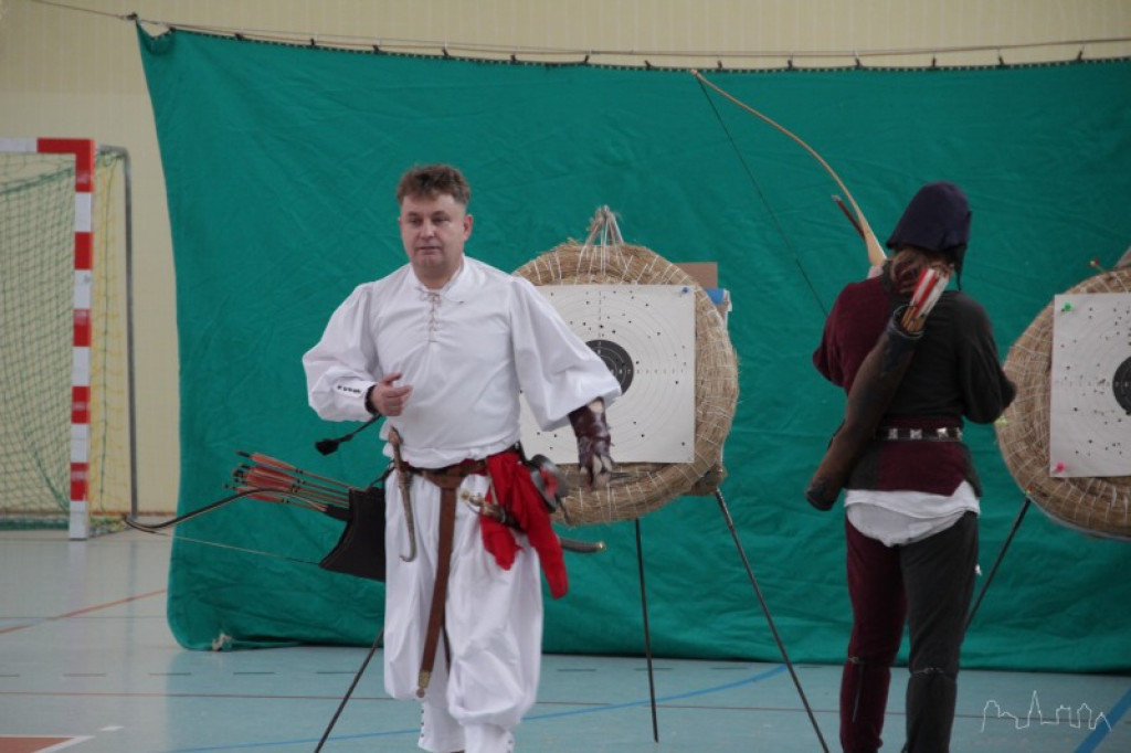 Rycerze i łucznicy w Turowie [wideo]