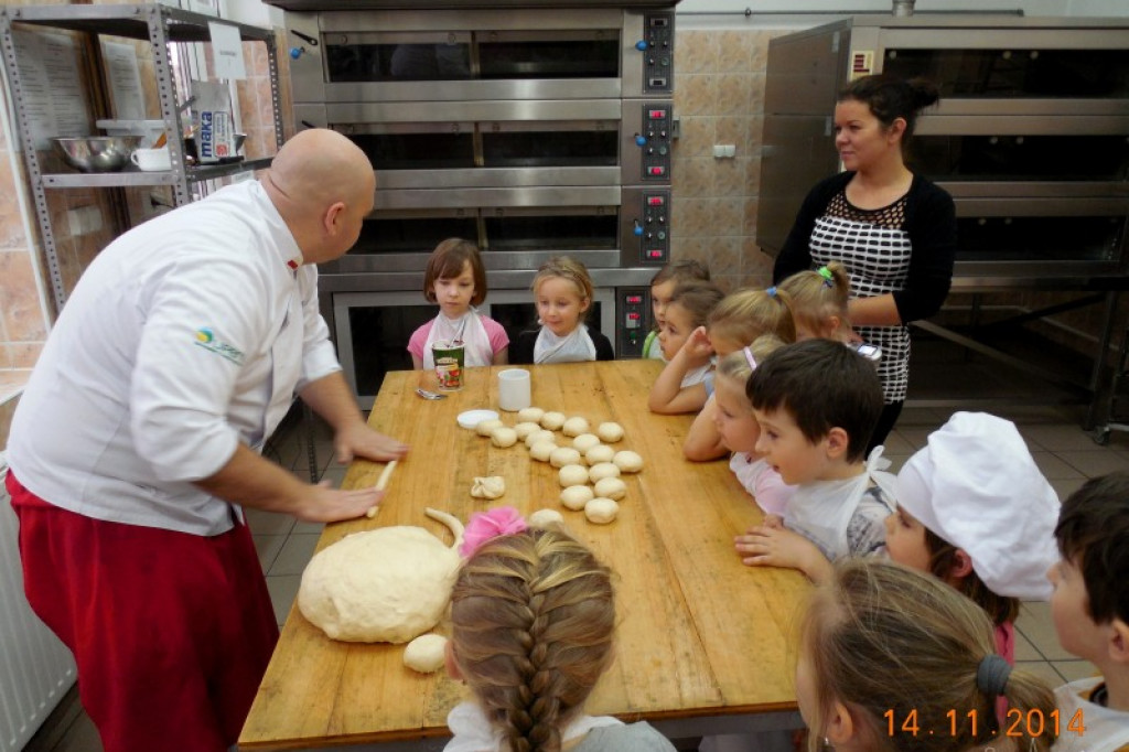 Wspólne wypieki przedszkolaków i uczniów ZS nr 2