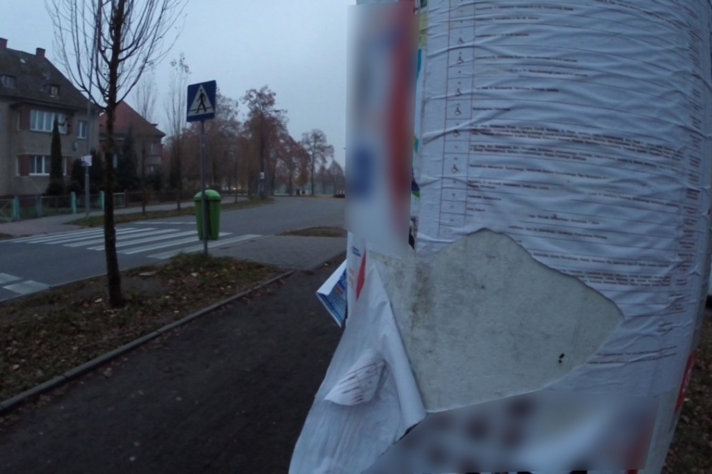 Zniszczone banery i plakaty wyborcze
