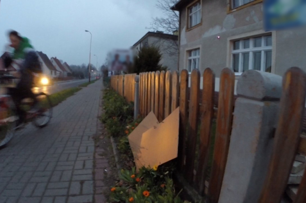 Zniszczone banery i plakaty wyborcze