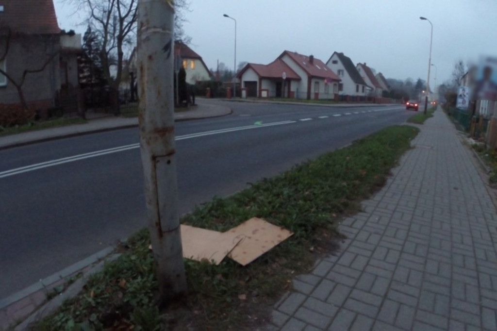 Zniszczone banery i plakaty wyborcze