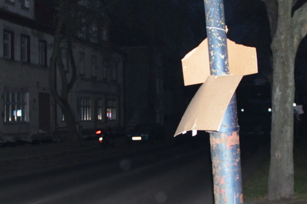 Zniszczone banery i plakaty wyborcze