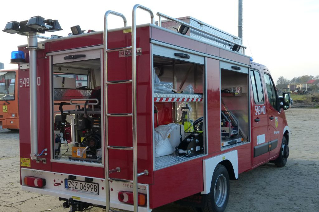 Strażacy z Grzmiącej mają nowy wóz i wyremontowaną strażnicę