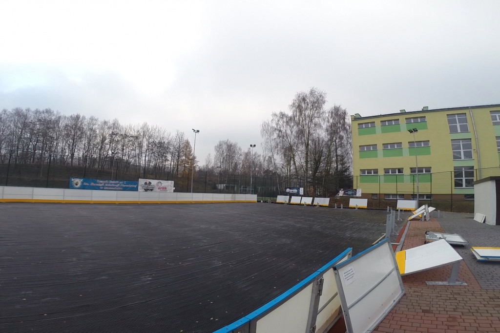 Już budują lodowisko