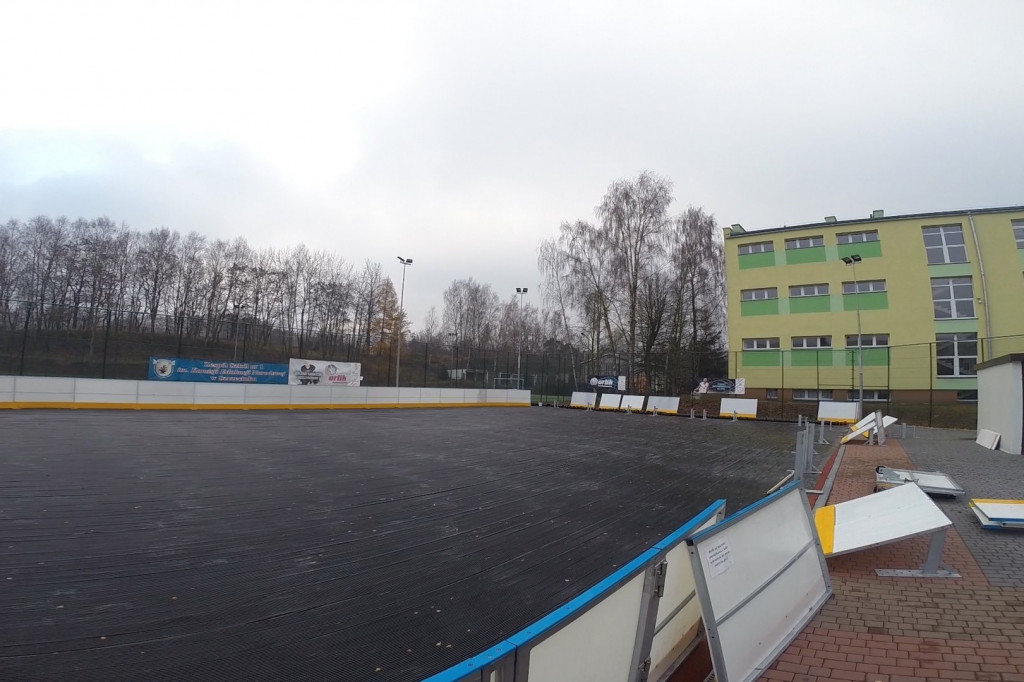 Już budują lodowisko