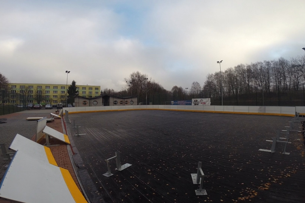 Już budują lodowisko