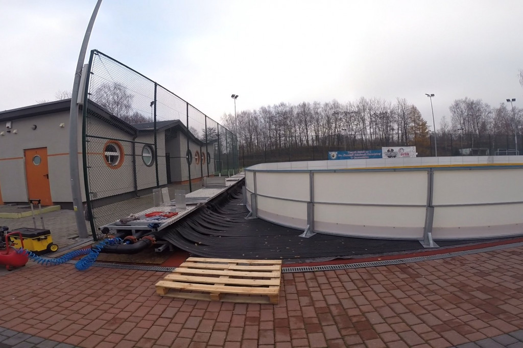 Już budują lodowisko