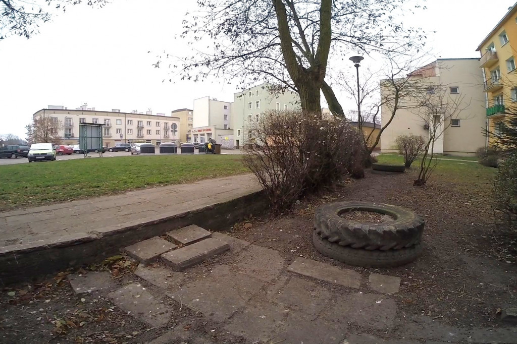 Opadły liście i odsłonił się bałagan