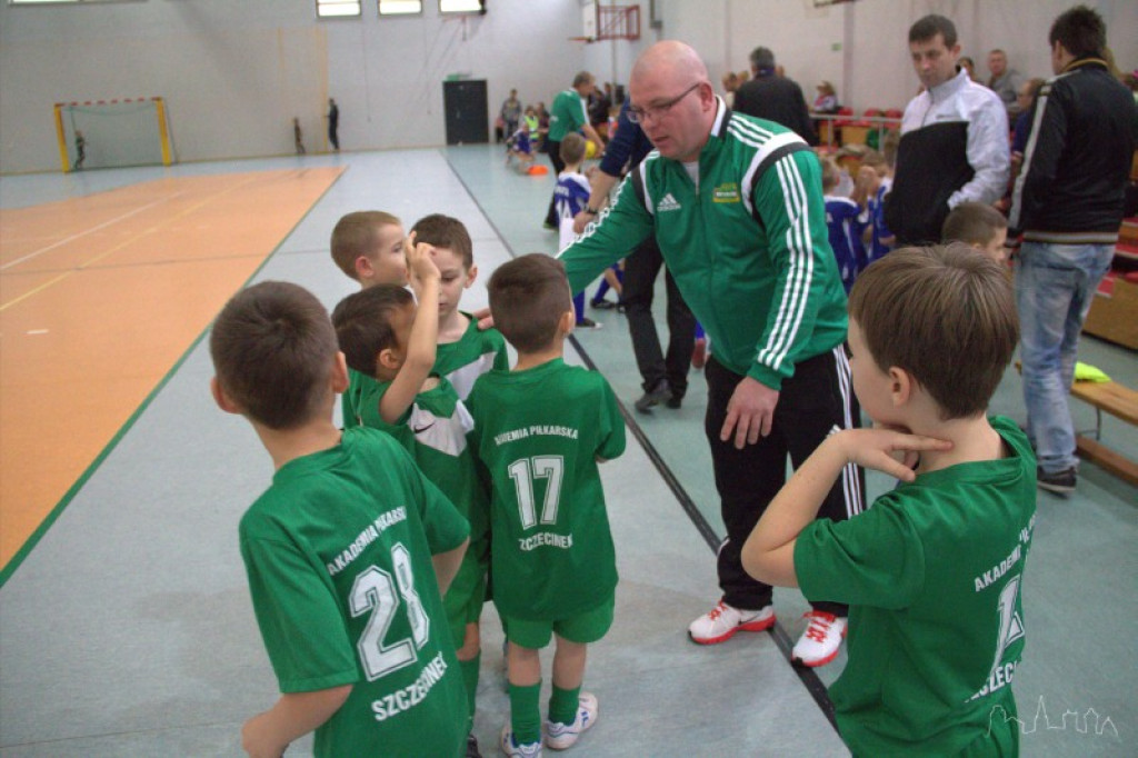 Młodzi piłkarze rozegrali turnieje mikołajkowe